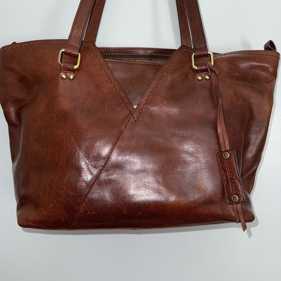 Elegant Brown Leather Tote Bag - Picture 2 of 10